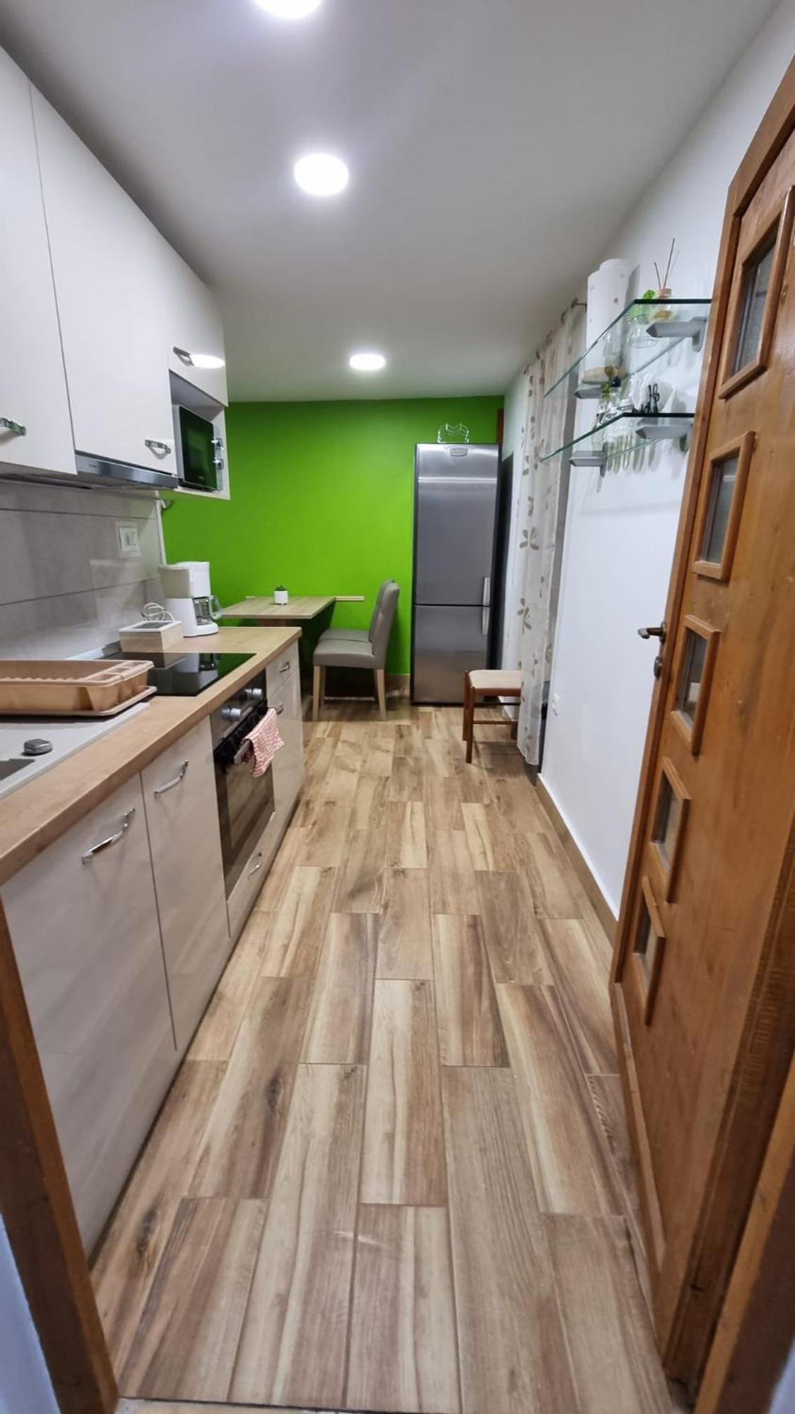 Center Perfect Spot Apartment Split Exterior photo